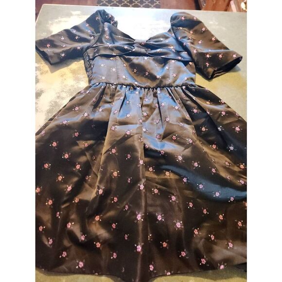 NWOT Gal Meets Glam Maude Daisy Bow Back Satin Dress Black Fit and Flare Size 0 - Picture 4 of 4